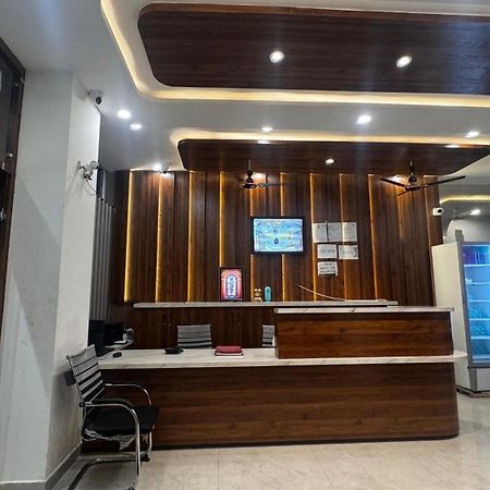 Hotel Prakasham Ujjain Exteriör bild