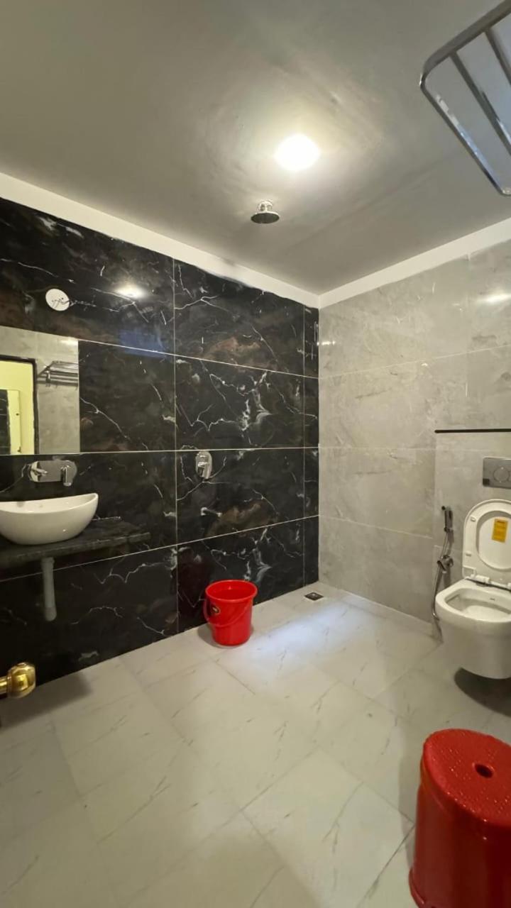 Hotel Prakasham Ujjain Exteriör bild