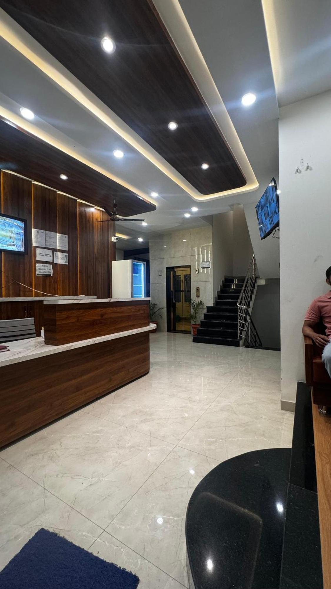 Hotel Prakasham Ujjain Exteriör bild